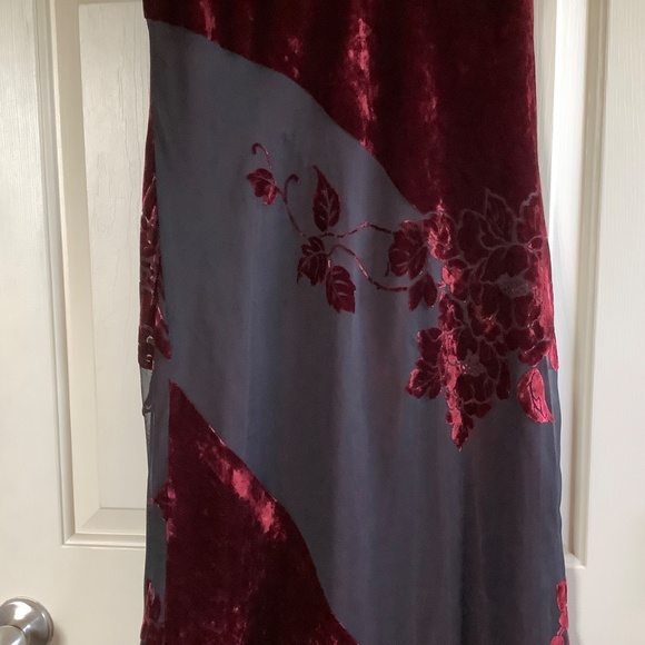 Liz Claiborne Formal Velvet Maxi Dress Red Black SZ 12 - Picture 8 of 13